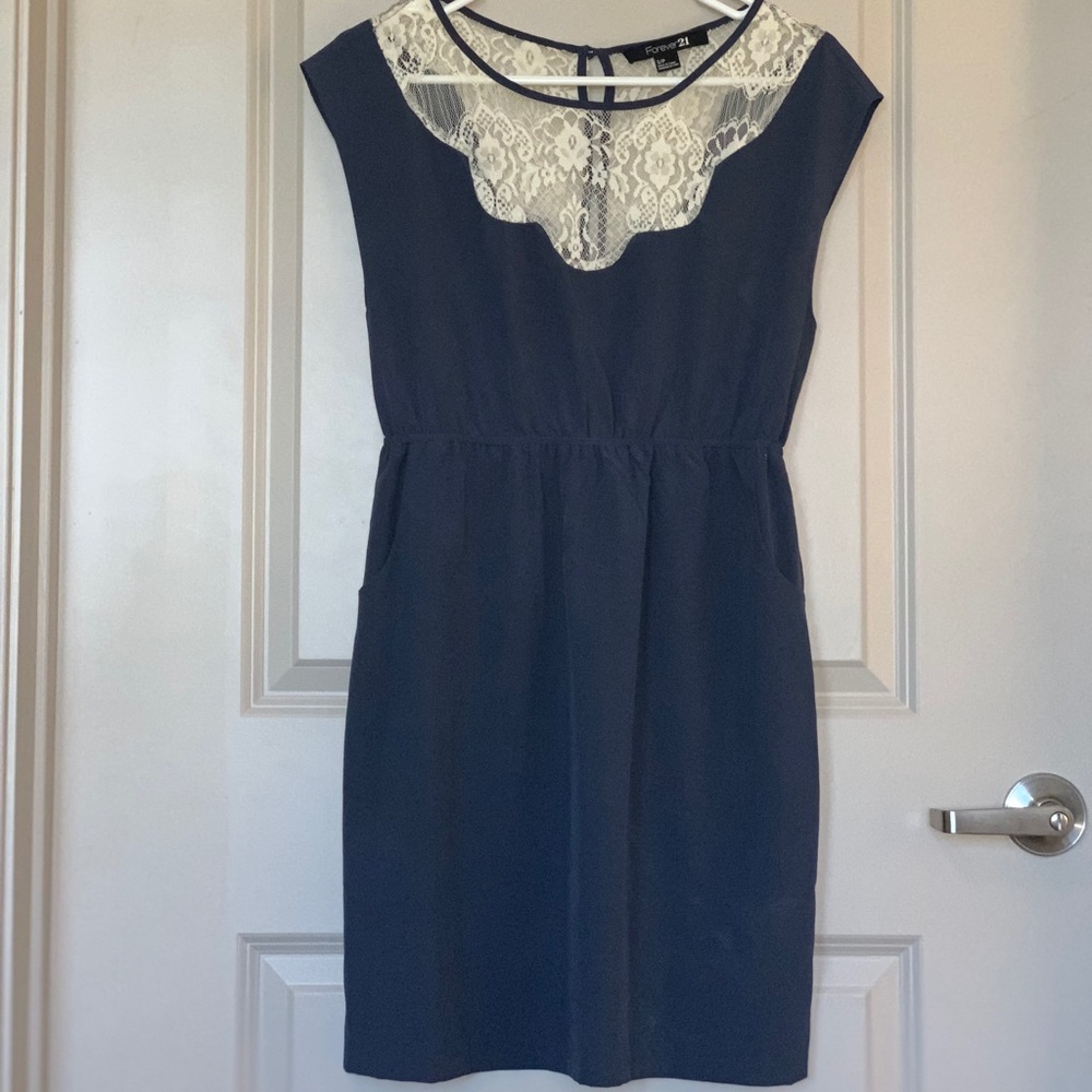 Navy dress w lace neck & pockets!